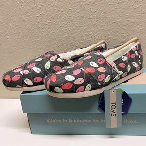 TOMS Christmas Forged Iron Tree Light Glow in the Dark Size 5